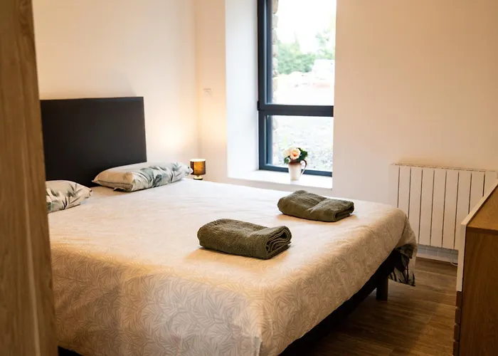 Maison Comprenant Deux Gites A Louer, Ensemble Ou Independamment, Capacite De 4 A 19 Personnes Idealement Place Pour Visiter Le Mont-Saint-Michel, Saint-Malo Et Les Alentours