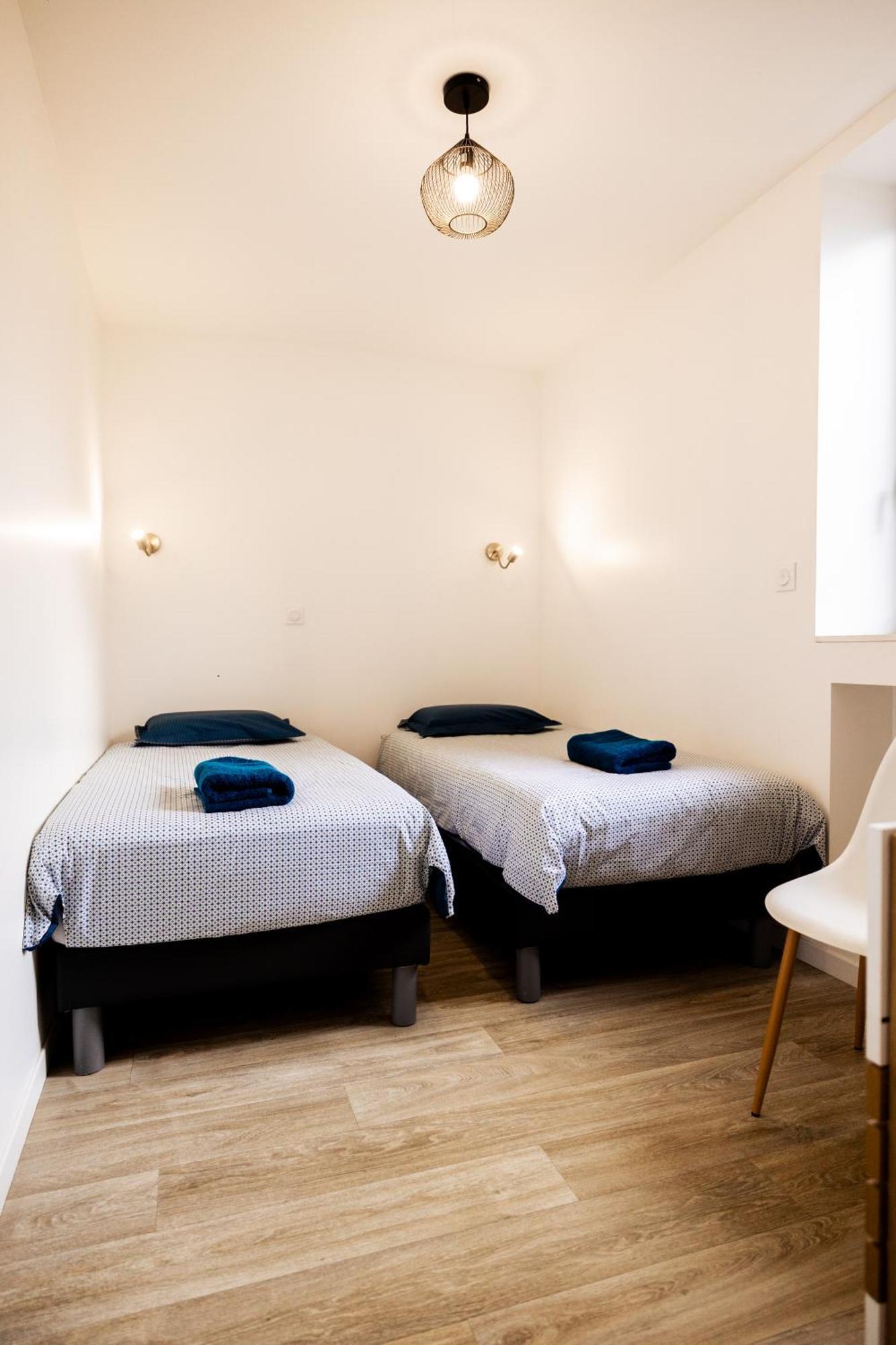 Maison Comprenant Deux A Louer, Ensemble Ou Independamment, Capacite De 4 A 19 Personnes Idealement Place Pour Visiter Le Mont-saint-michel, Saint-malo Et Les Alentours