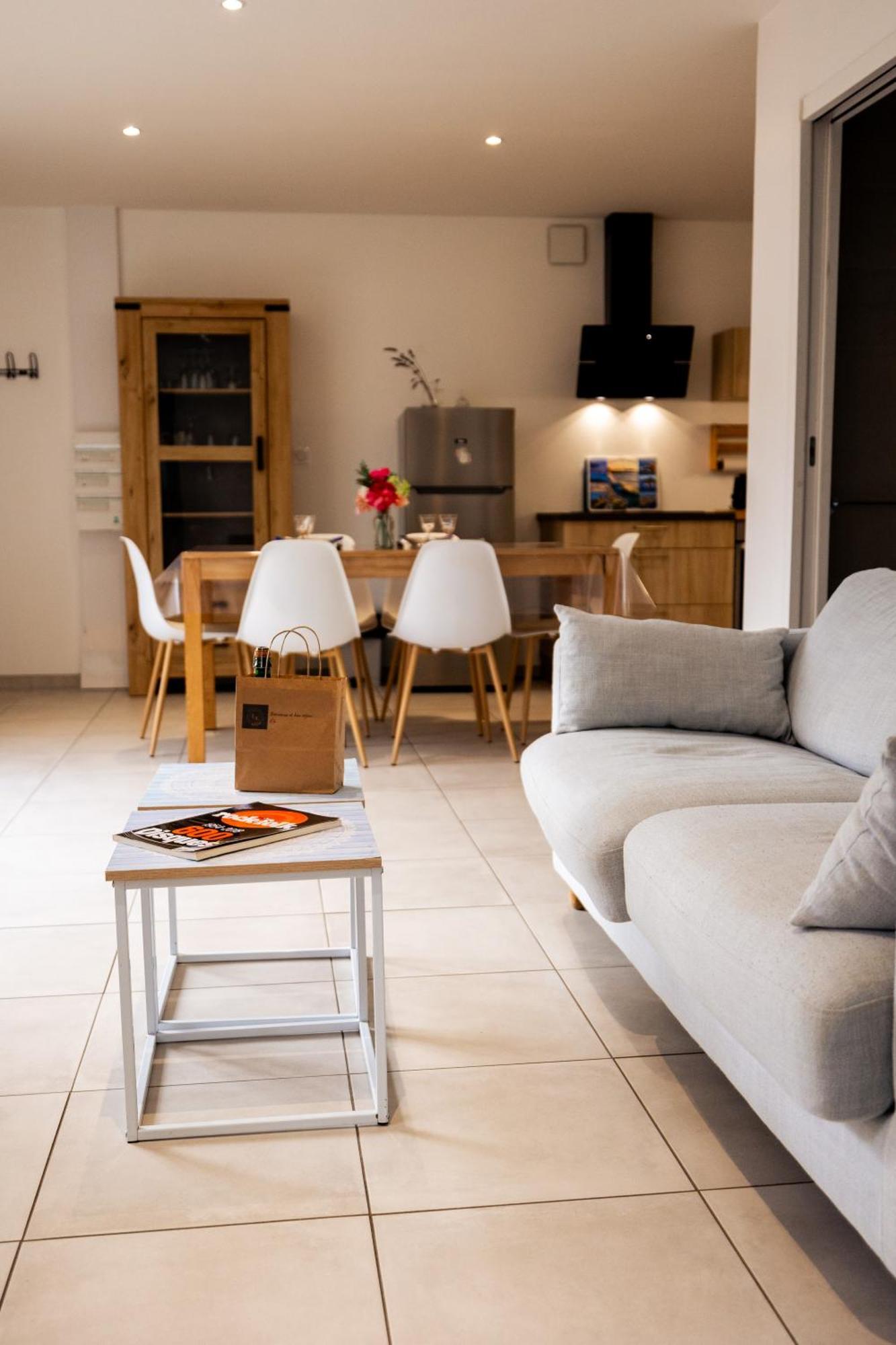 Casa vacanze Maison Comprenant Deux A Louer, Ensemble Ou Independamment, Capacite De 4 A 19 Personnes Idealement Place Pour Visiter Le Mont-saint-michel, Saint-malo Et Les Alentours Baguer-Pican