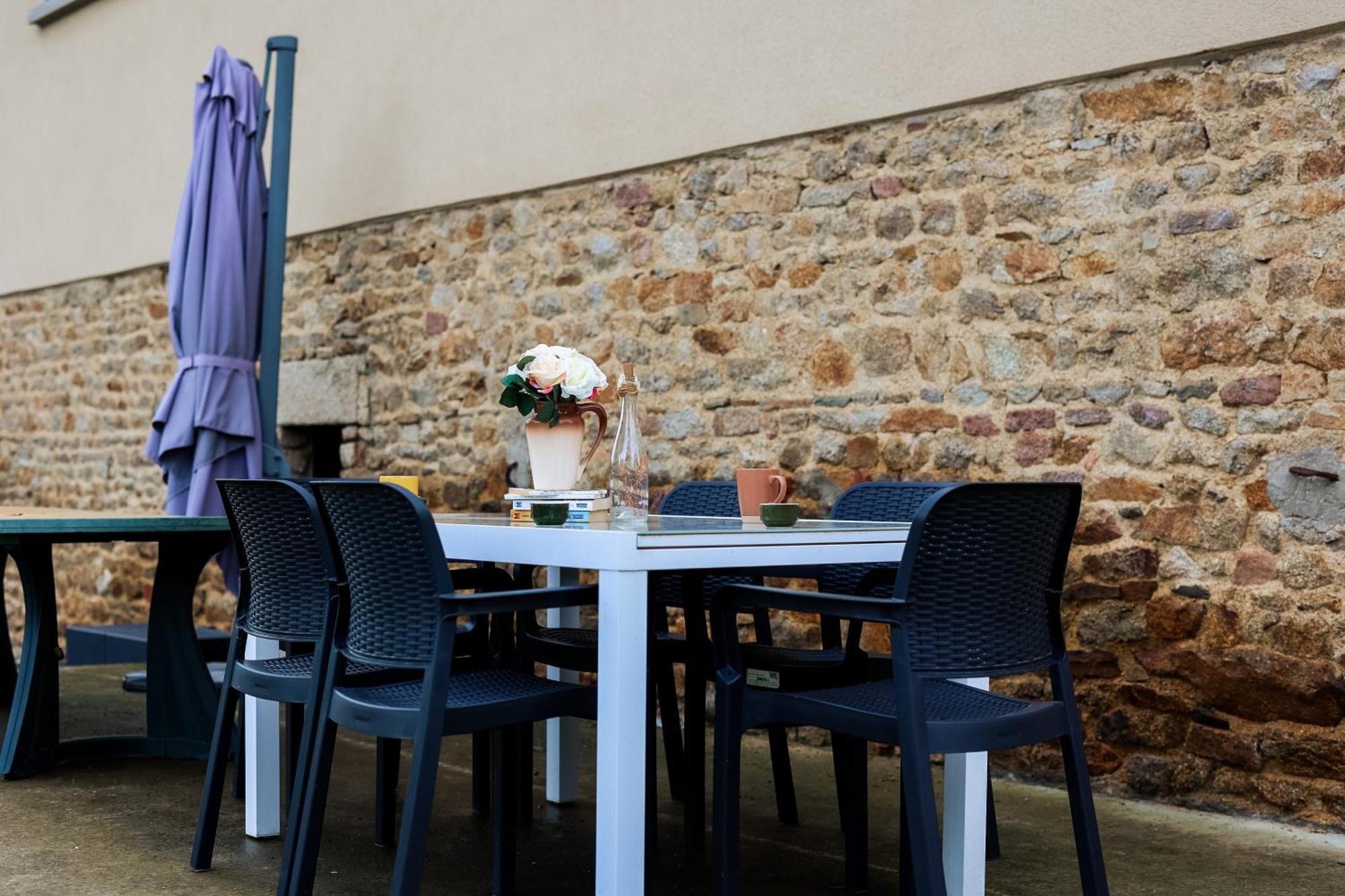 Maison Comprenant Deux A Louer, Ensemble Ou Independamment, Capacite De 4 A 19 Personnes Idealement Place Pour Visiter Le Mont-saint-michel, Saint-malo Et Les Alentours