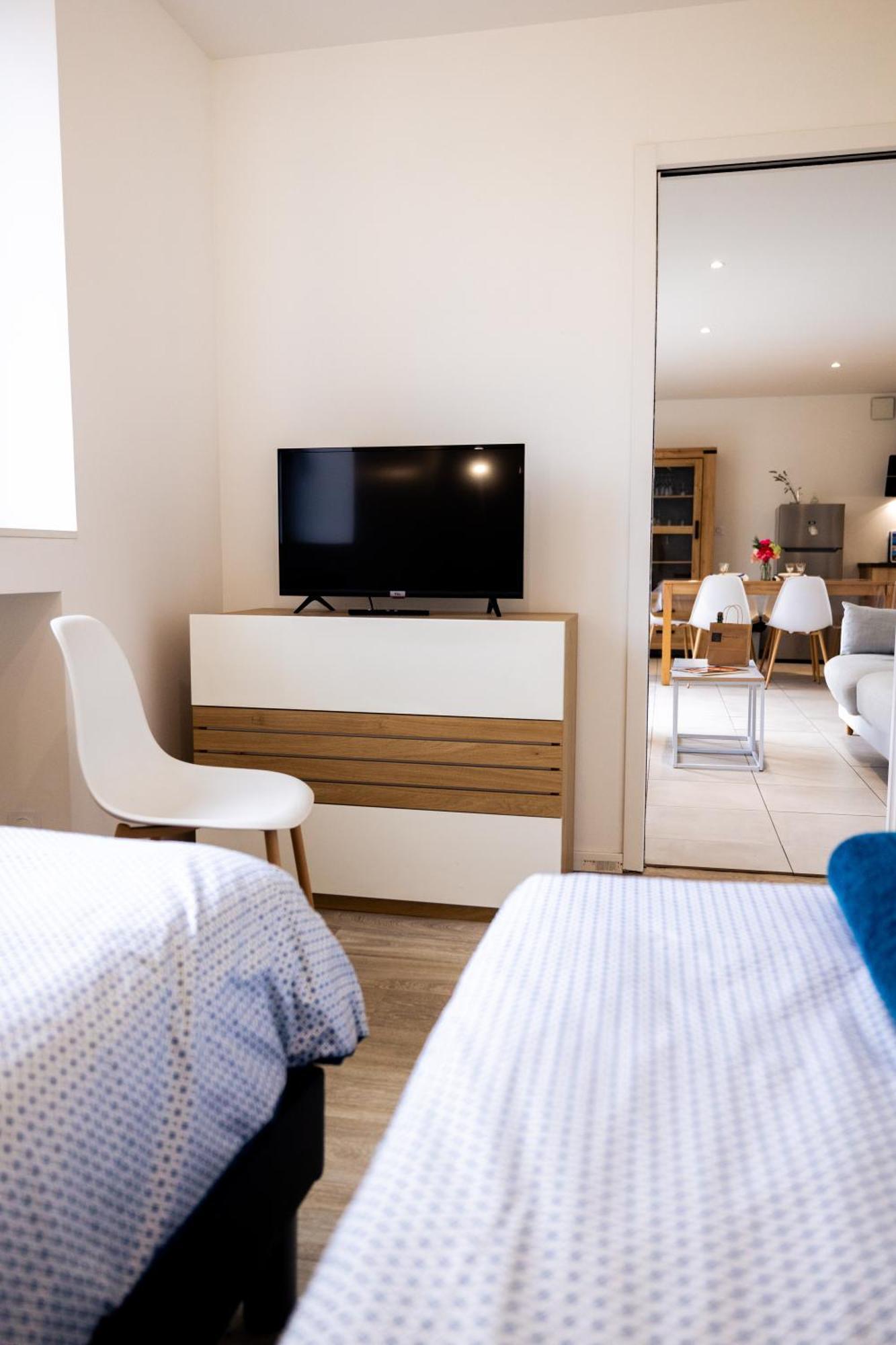 Maison Comprenant Deux A Louer, Ensemble Ou Independamment, Capacite De 4 A 19 Personnes Idealement Place Pour Visiter Le Mont-saint-michel, Saint-malo Et Les Alentours Baguer-Pican