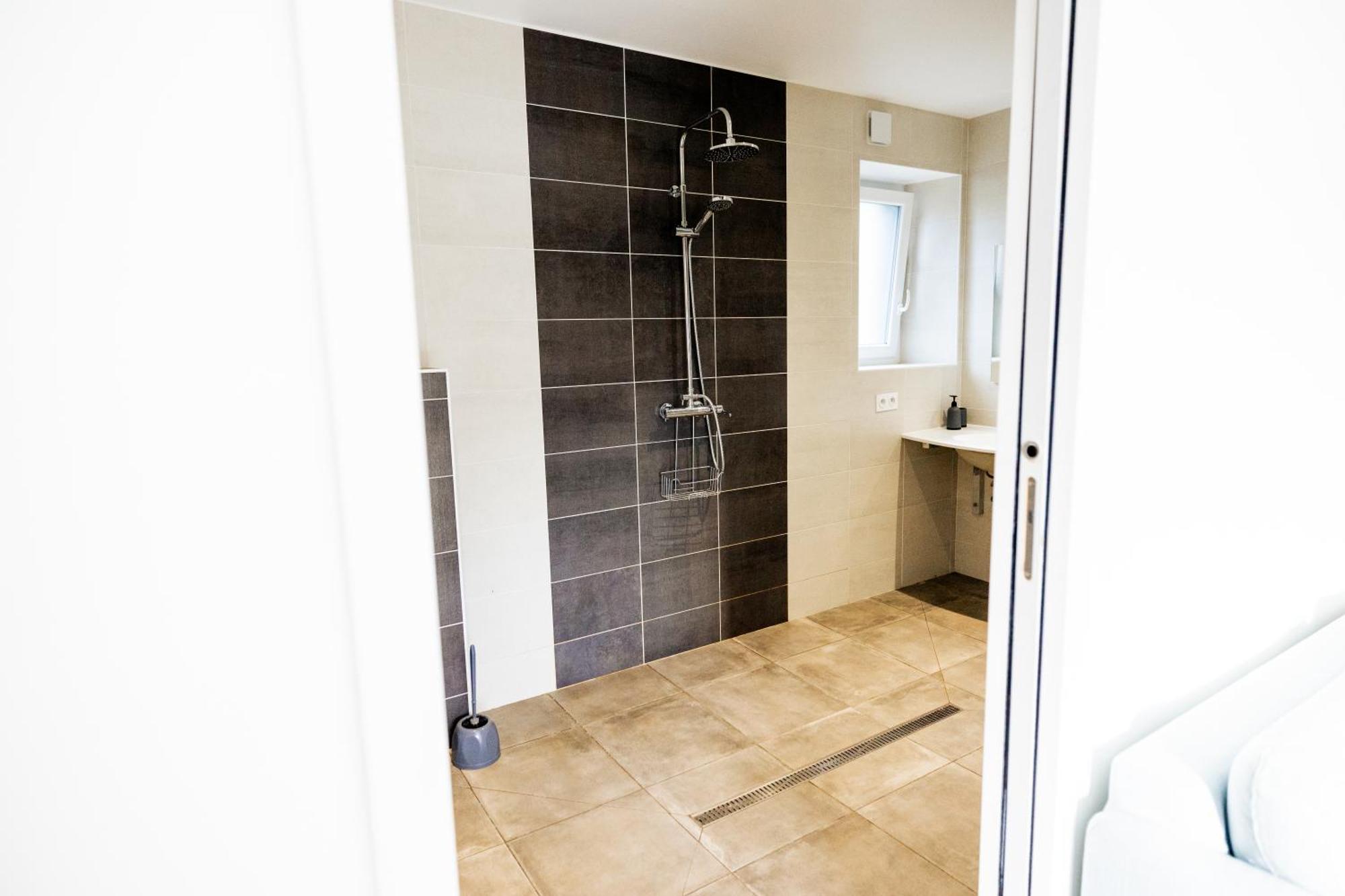 Maison Comprenant Deux A Louer, Ensemble Ou Independamment, Capacite De 4 A 19 Personnes Idealement Place Pour Visiter Le Mont-saint-michel, Saint-malo Et Les Alentours Holiday home