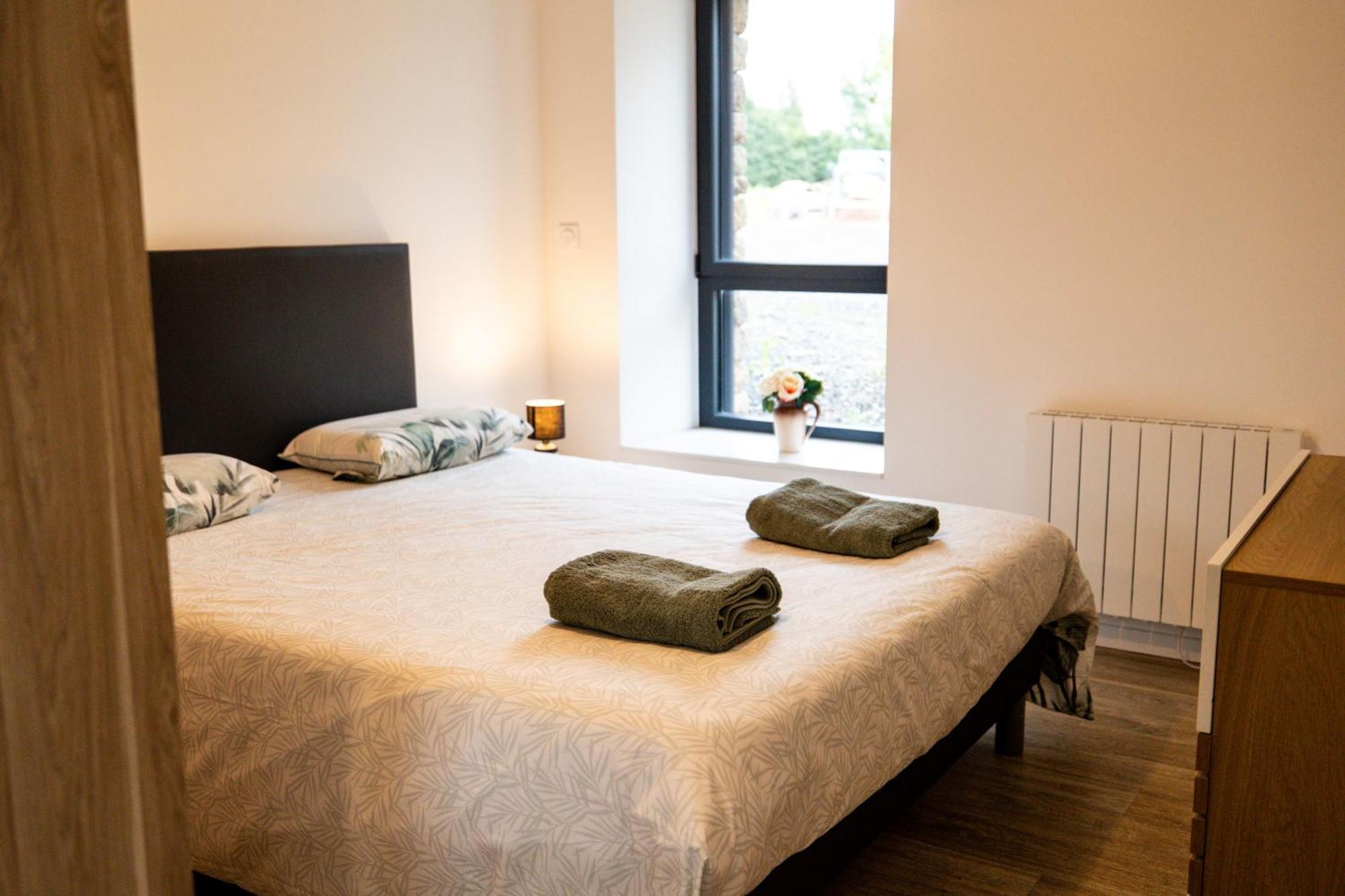 Maison Comprenant Deux A Louer, Ensemble Ou Independamment, Capacite De 4 A 19 Personnes Idealement Place Pour Visiter Le Mont-saint-michel, Saint-malo Et Les Alentours * Baguer-Pican