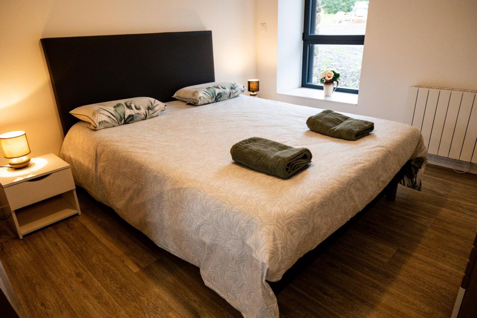 Maison Comprenant Deux A Louer, Ensemble Ou Independamment, Capacite De 4 A 19 Personnes Idealement Place Pour Visiter Le Mont-saint-michel, Saint-malo Et Les Alentours *