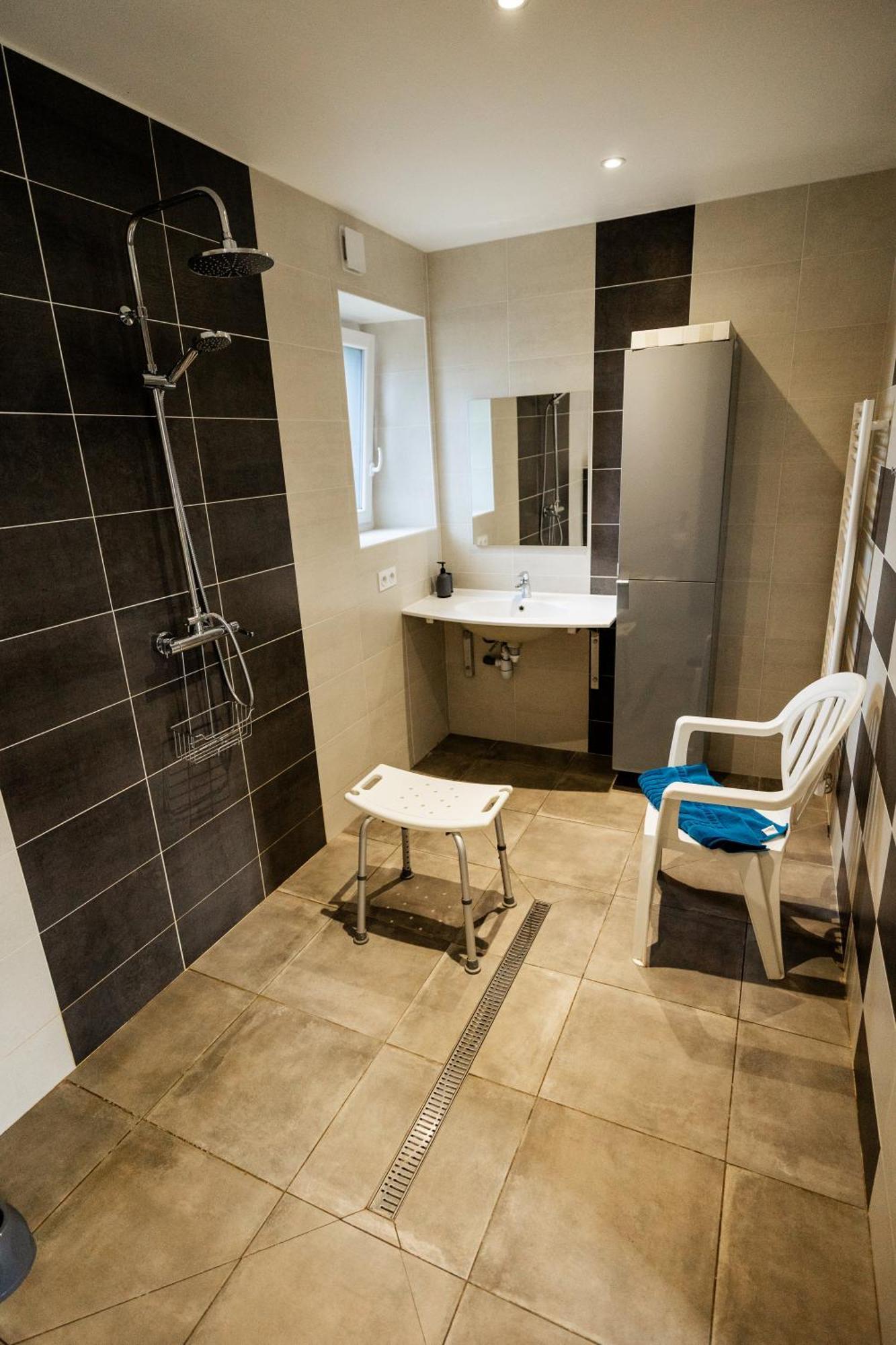 Maison Comprenant Deux A Louer, Ensemble Ou Independamment, Capacite De 4 A 19 Personnes Idealement Place Pour Visiter Le Mont-saint-michel, Saint-malo Et Les Alentours Baguer-Pican